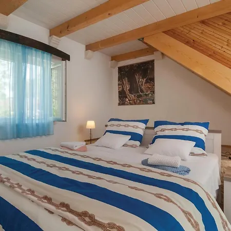 Ferienhaus Lovely Home In Postira *