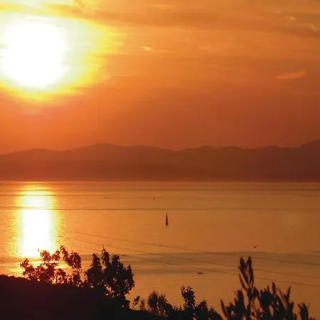 Ferienhaus Lovely Home In Postira Postira