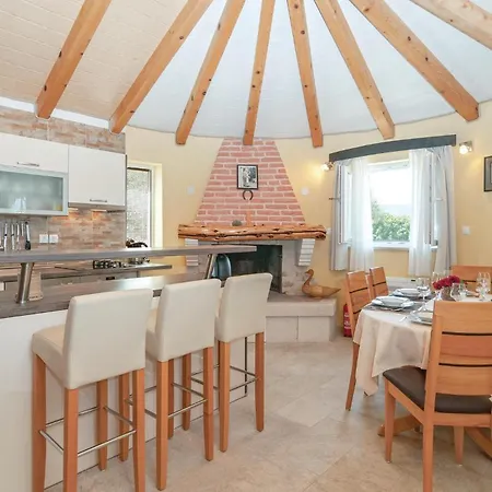 Lovely Home In Postira With Heated Swimming Pool Semesterbostad *