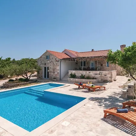Lovely Home In Postira With Heated Swimming Pool Semesterbostad