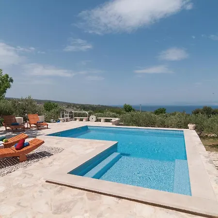 Lovely Home In Postira With Heated Swimming Pool Semesterbostad